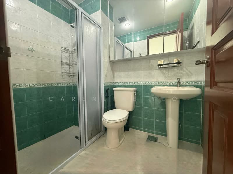 Freehold $13xx per sqft 4 Room 2250 sqft Penthouse near Ai Tong & 2 MRT Condominium For Sale at S$ 2,990,000 | PropertyGuru Singapore - Bathroom