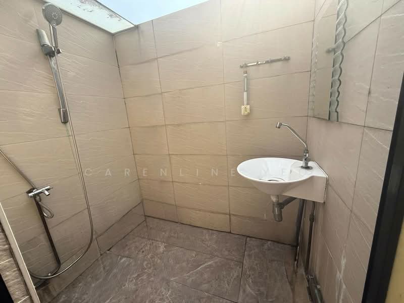 Freehold $13xx per sqft 4 Room 2250 sqft Penthouse near Ai Tong & 2 MRT Condominium For Sale at S$ 2,990,000 | PropertyGuru Singapore - Bathroom