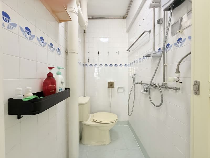 61 Circuit Road HDB Flat For Sale at S$ 360,000 | PropertyGuru Singapore - Bathroom