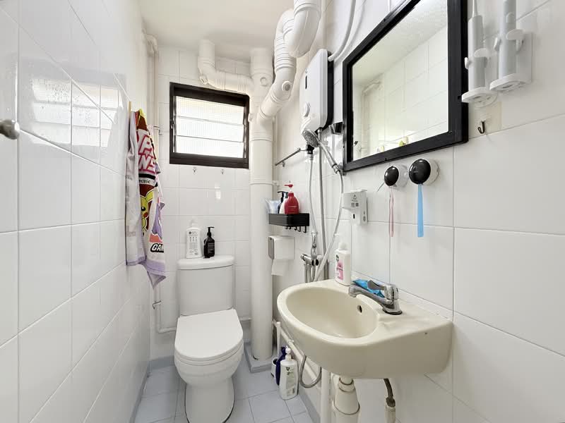 61 Circuit Road HDB Flat For Sale at S$ 360,000 | PropertyGuru Singapore - Bathroom