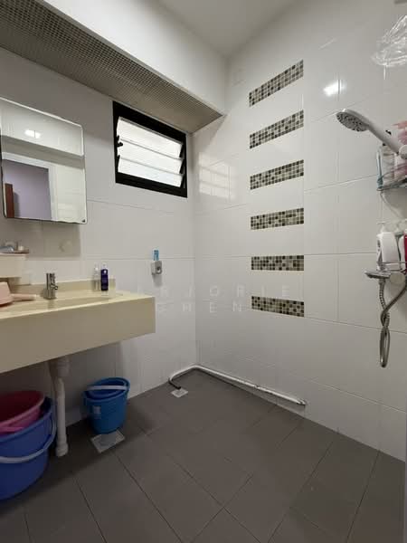 546C Segar Road HDB Flat For Sale at S$ 745,000 | PropertyGuru Singapore - Bathroom
