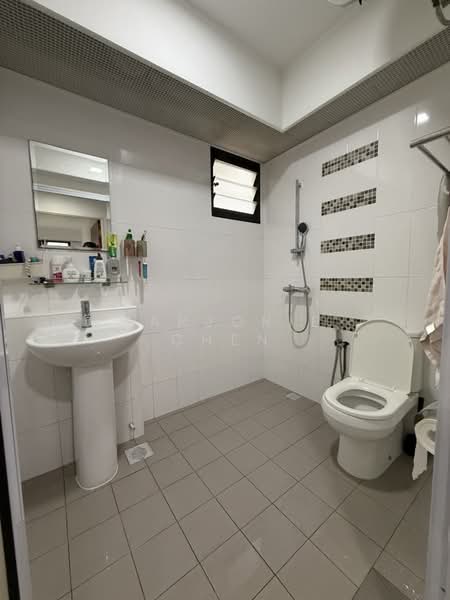 546C Segar Road HDB Flat For Sale at S$ 745,000 | PropertyGuru Singapore - Bathroom