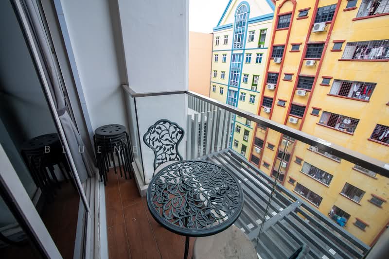 Centra Residence Apartment For Sale at S$ 1,400,000 | PropertyGuru Singapore - Balcony