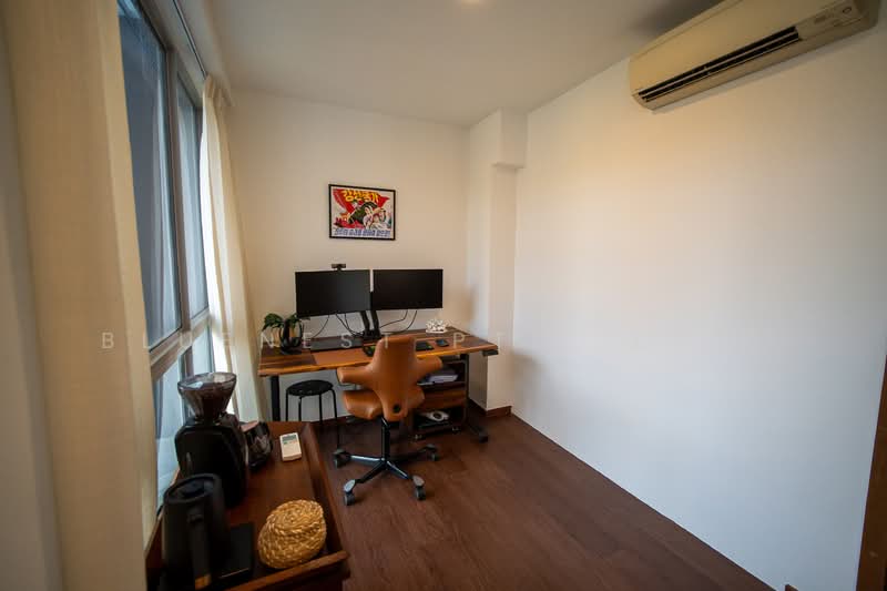 Centra Residence Apartment For Sale at S$ 1,400,000 | PropertyGuru Singapore - Loft