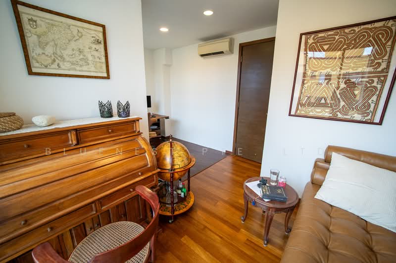 Centra Residence Apartment For Sale at S$ 1,400,000 | PropertyGuru Singapore - Loft