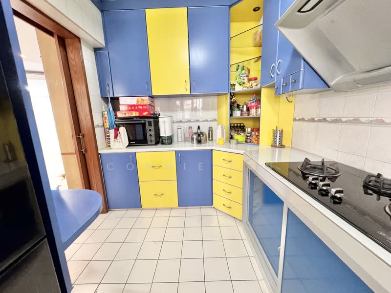 684B Jurong West Street 64 HDB Flat For Sale at S$ 688,000 | PropertyGuru Singapore - Kitchen