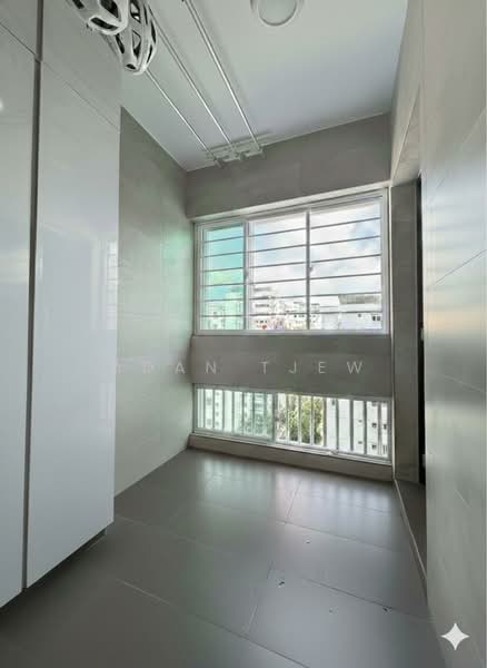 571 Pasir Ris Street 53 HDB Flat For Sale at S$ 888,000 | PropertyGuru Singapore - Balcony