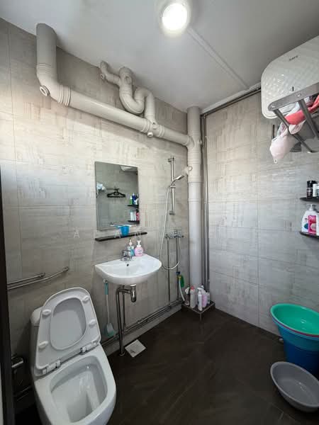 571 Pasir Ris Street 53 HDB Flat For Sale at S$ 888,000 | PropertyGuru Singapore - Bathroom