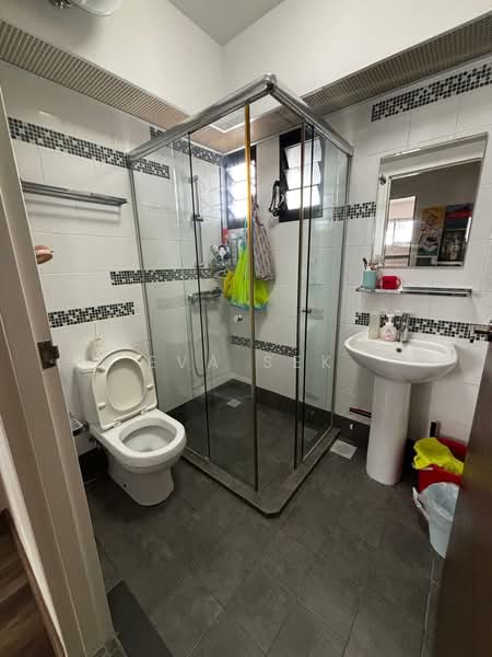 258A Punggol Field HDB Flat For Sale at S$ 750,000 | PropertyGuru Singapore - Bathroom