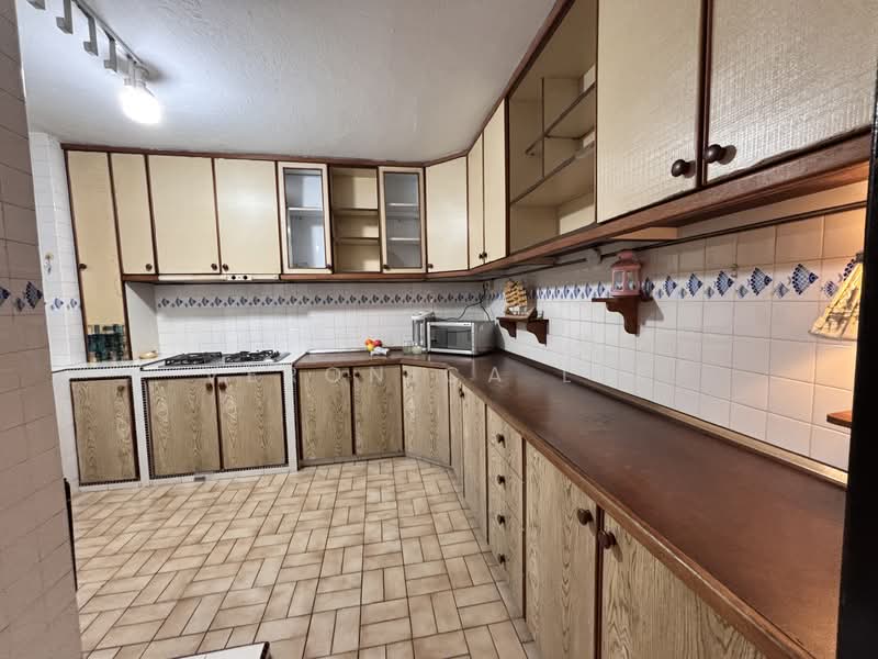 124 Tampines Street 11 HDB Flat For Sale at S$ 948,888 | PropertyGuru Singapore - Kitchen