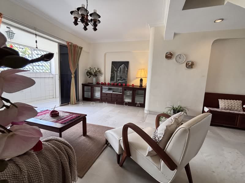 124 Tampines Street 11, 124 Tampines Street 11, 3 Bedrooms, 1,572 sqft, HDB Flat For Sale, by Veronica Lee, 500063501 - Living Room - PropertyGuru.com.sg