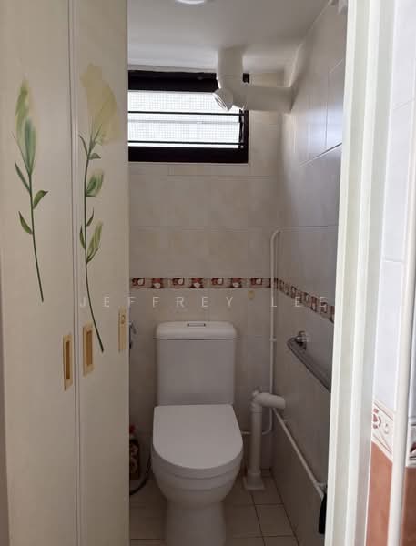 77 Lorong Limau, 77 Lorong Limau, 2 Bedrooms, 646 sqft, HDB Flat For Rent, by Jeffrey Lee, 500063524 - Bathroom - PropertyGuru.com.sg