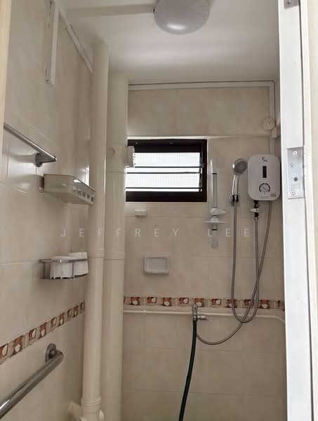 77 Lorong Limau, 77 Lorong Limau, 2 Bedrooms, 646 sqft, HDB Flat For Rent, by Jeffrey Lee, 500063524 - Bathroom - PropertyGuru.com.sg