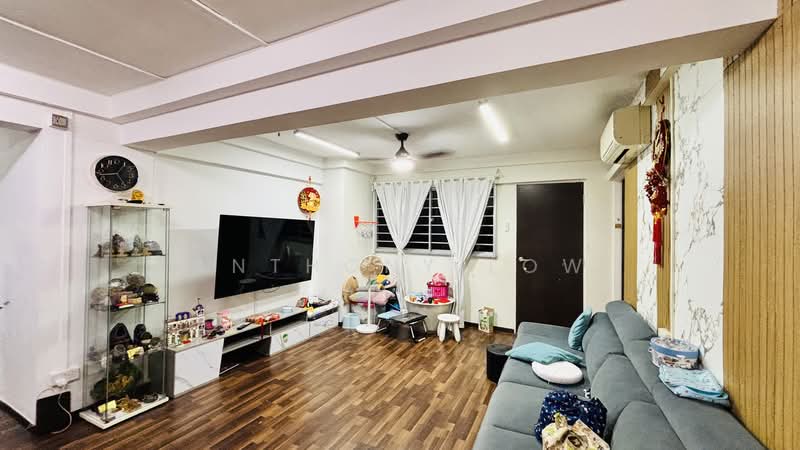 304 Woodlands Street 31 HDB Flat For Sale at S$ 1,080,000 | PropertyGuru Singapore - Living Room