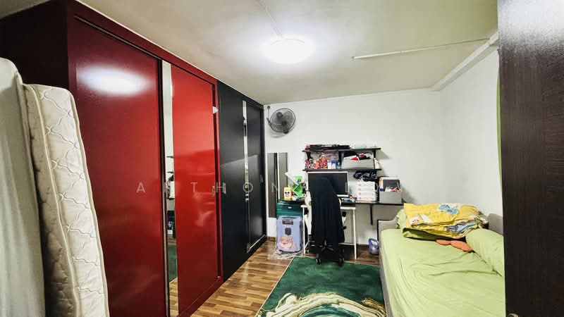 304 Woodlands Street 31 HDB Flat For Sale at S$ 1,080,000 | PropertyGuru Singapore - Bedroom