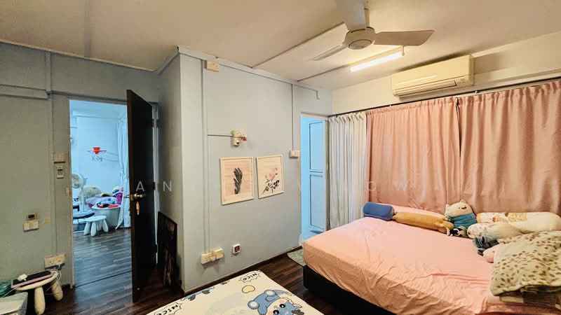 304 Woodlands Street 31 HDB Flat For Sale at S$ 1,080,000 | PropertyGuru Singapore - Bedroom