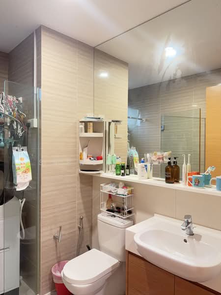 The Skywoods, 1 Dairy Farm Heights, 3 Bedrooms, 990 sqft, Condominium For Rent, by Sherlyn Luo, 500063538 - Master Bathroom - PropertyGuru.com.sg