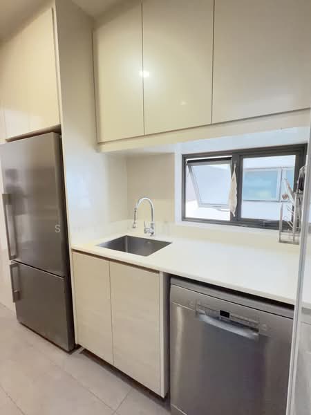 Dish washer is provided 