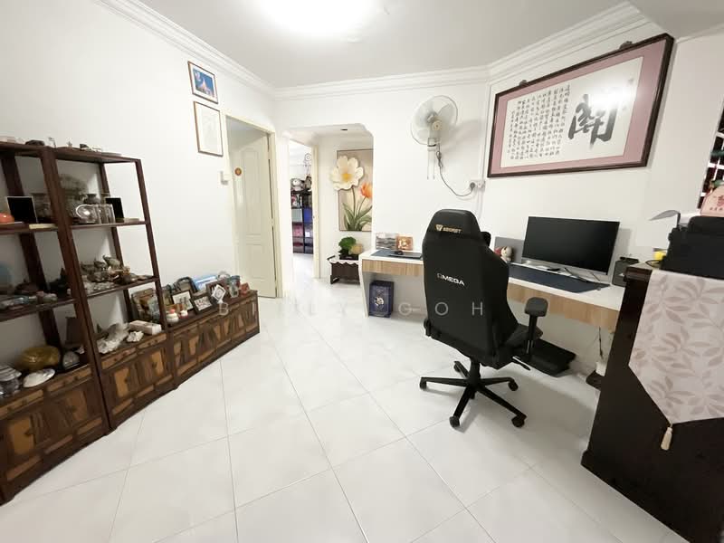 710 Hougang Avenue 2 HDB Flat For Sale at S$ 720,000 | PropertyGuru Singapore - Study
