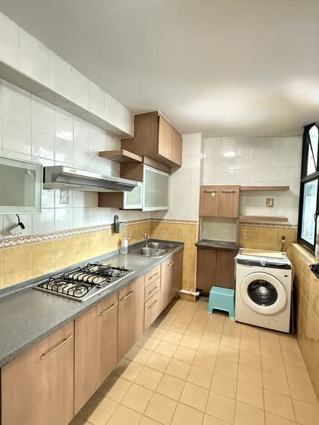 631 Senja Road HDB Flat For Sale at S$ 638,000 | PropertyGuru Singapore - Kitchen