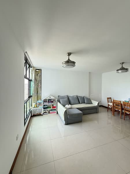 631 Senja Road HDB Flat For Sale at S$ 638,000 | PropertyGuru Singapore - Living Room