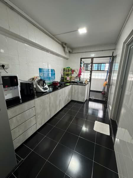 556 Woodlands Drive 53 HDB Flat For Sale at S$ 688,000 | PropertyGuru Singapore - Kitchen