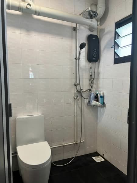 556 Woodlands Drive 53 HDB Flat For Sale at S$ 688,000 | PropertyGuru Singapore - Bathroom