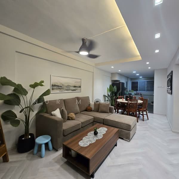 406 Tampines Street 41 HDB Flat For Sale at S$ 500,000 | PropertyGuru Singapore - Living Room