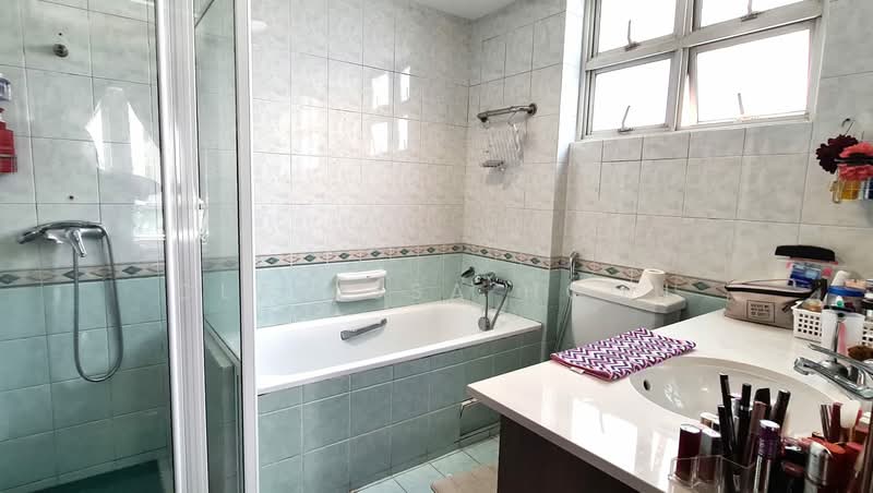 Northoaks Condominium For Sale at S$ 1,300,000 | PropertyGuru Singapore - Bathroom