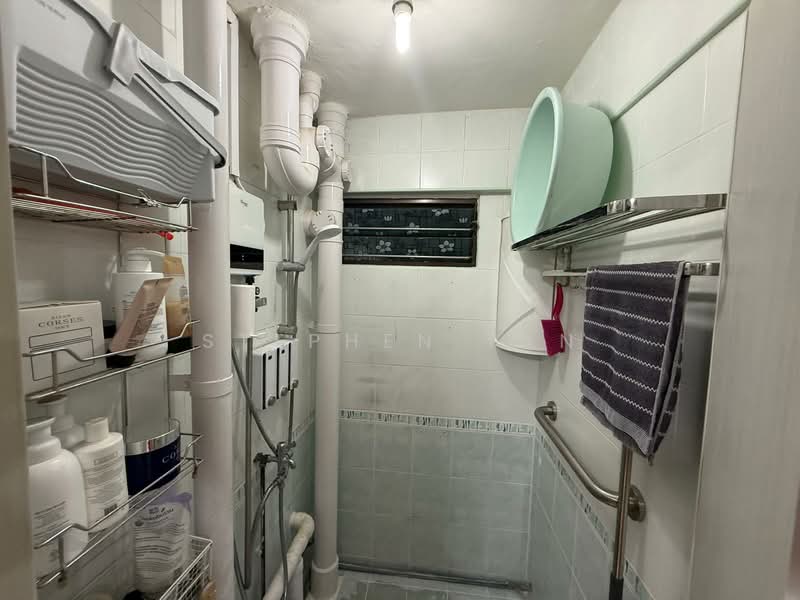203 Toa Payoh North HDB Flat For Sale at S$ 468,888 | PropertyGuru Singapore - Bathroom