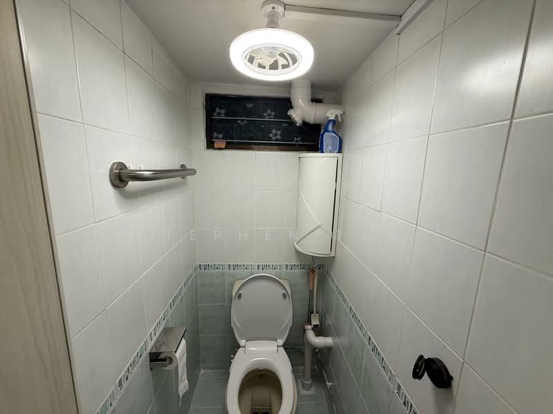 203 Toa Payoh North HDB Flat For Sale at S$ 468,888 | PropertyGuru Singapore - Bathroom
