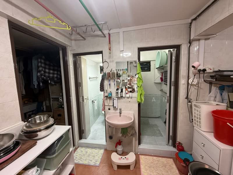 203 Toa Payoh North HDB Flat For Sale at S$ 468,888 | PropertyGuru Singapore - Bathroom