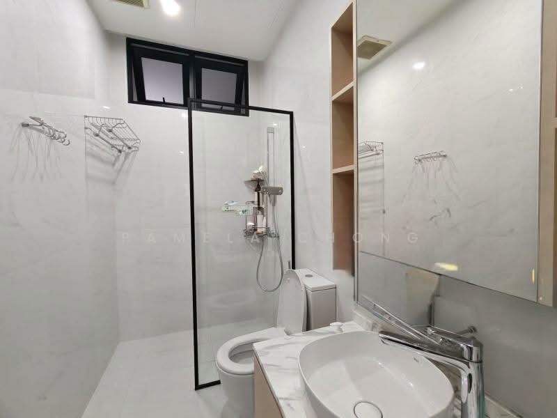 POSSIBLE TO DETACH ⭐️CHARMING HUA GUAN SEMID ⭐️ MRT/MGS ⭐️ WIDE 12M FRONTAGE ☎️ PAM 90228600 NOW! Semi-Detached House For Sale at S$ 11,000,000 | PropertyGuru Singapore - Bathroom