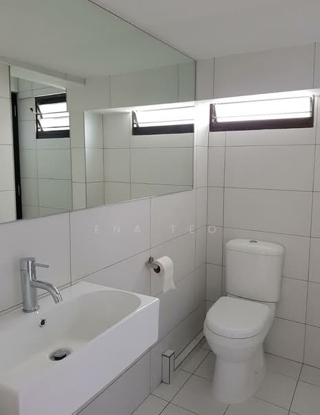 21 Ghim Moh Road, 21 Ghim Moh Road, 3 Bedrooms, 710 sqft, HDB Flat For Rent, by Ena Teo, 500063622 - Bathroom - PropertyGuru.com.sg