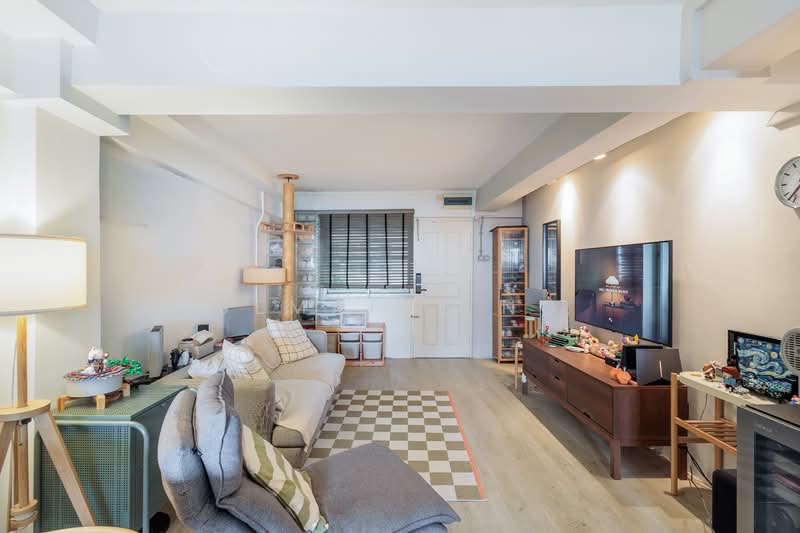 31 Marine Crescent HDB Flat For Sale at S$ 550,000 | PropertyGuru Singapore - Living Room