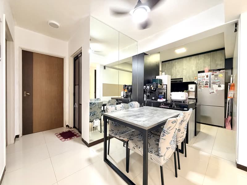 682A Edgedale Plains HDB Flat For Sale at S$ 560,000 | PropertyGuru Singapore - Dining Room
