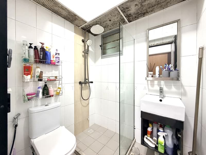 682A Edgedale Plains HDB Flat For Sale at S$ 560,000 | PropertyGuru Singapore - Bathroom
