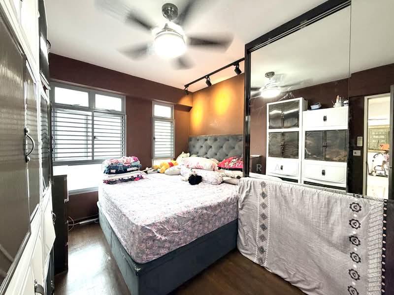 682A Edgedale Plains HDB Flat For Sale at S$ 560,000 | PropertyGuru Singapore - Bedroom