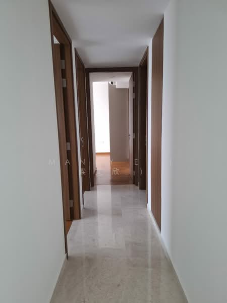 Stirling Residences, 25 Stirling Road, 3 Bedrooms, 1,055 sqft, Condominium For Rent, by Mandy Ei ( 梁文欣 ), 500063674 - Corridor - PropertyGuru.com.sg