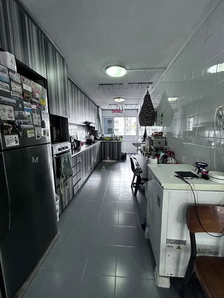 167 Yishun Ring Road HDB Flat For Sale at S$ 680,000 | PropertyGuru Singapore - Kitchen