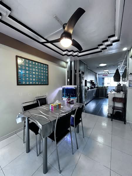167 Yishun Ring Road HDB Flat For Sale at S$ 680,000 | PropertyGuru Singapore - Dining Room