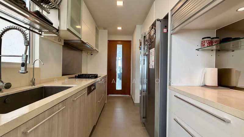 Costa Del Sol Condominium For Sale at S$ 3,748,888 | PropertyGuru Singapore - Kitchen