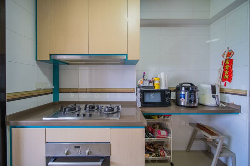 471C Fernvale Street HDB Flat For Sale at S$ 548,888 | PropertyGuru Singapore - Kitchen