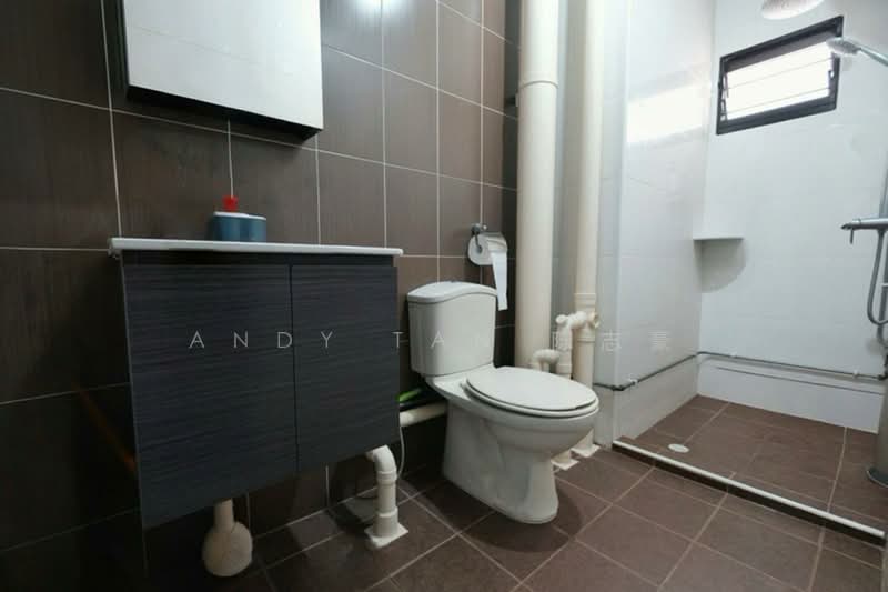 132 Lorong Ah Soo HDB Flat For Sale at S$ 949,000 | PropertyGuru Singapore - Bathroom