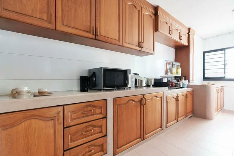 132 Lorong Ah Soo HDB Flat For Sale at S$ 949,000 | PropertyGuru Singapore - Kitchen