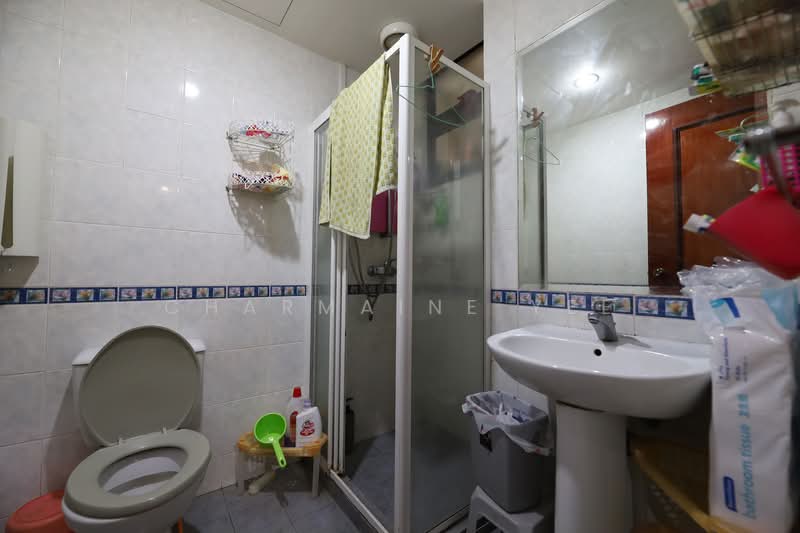 Seletaris Condominium For Sale at S$ 2,500,000 | PropertyGuru Singapore - Bathroom