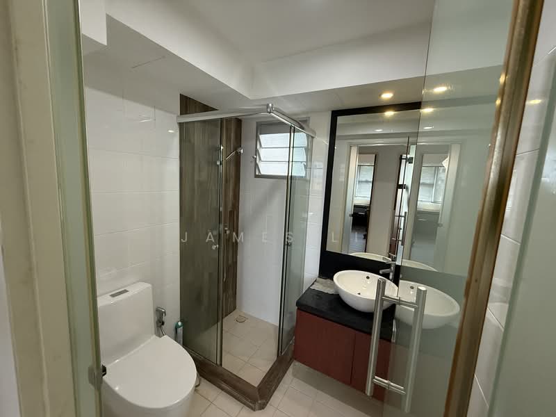 987C Buangkok Green HDB Flat For Sale at S$ 668,000 | PropertyGuru Singapore - Bathroom