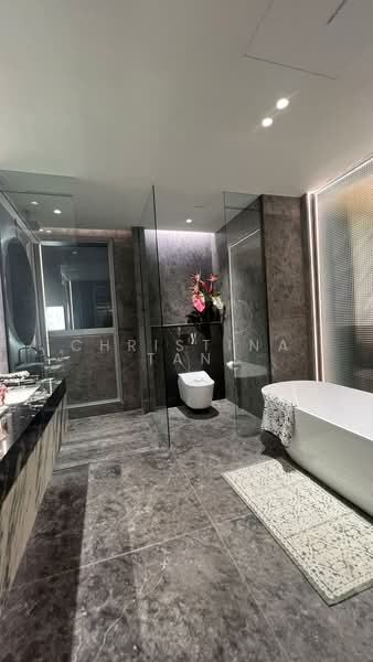 W Residences Marina View - Singapore, 22 Marina View, 4 Bedrooms, 2,250 sqft, Condominium For Sale, by Christina Tan, 500063757 - Bathroom - PropertyGuru.com.sg