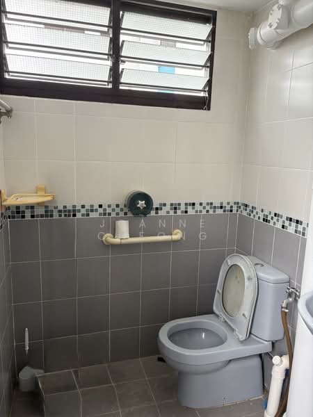 544 Ang Mo Kio Avenue 10, 544 Ang Mo Kio Avenue 10, 2 Bedrooms, 800 sqft, HDB Flat For Rent, by Joanne Cheong, 500063800 - Bathroom - PropertyGuru.com.sg