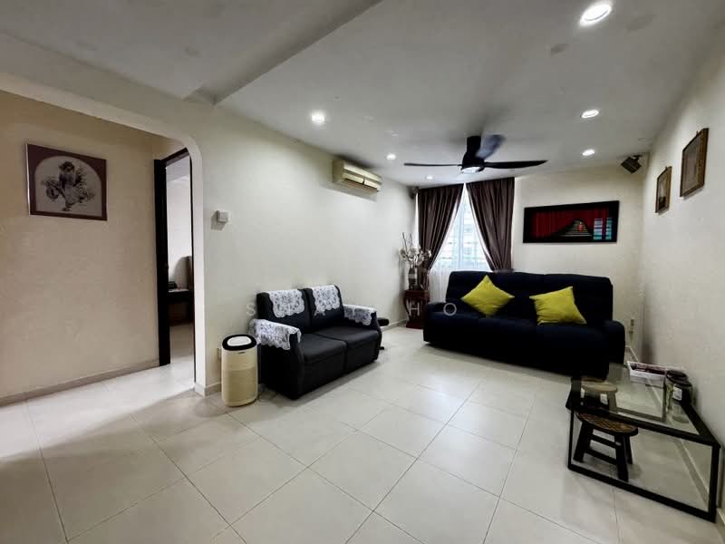 165 Bedok South Road HDB Flat For Sale at S$ 599,000 | PropertyGuru Singapore - Living Room